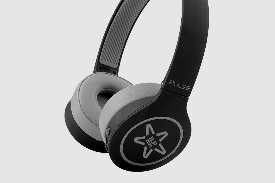 Headphone personalizado com KV da campanha ILP 2020.